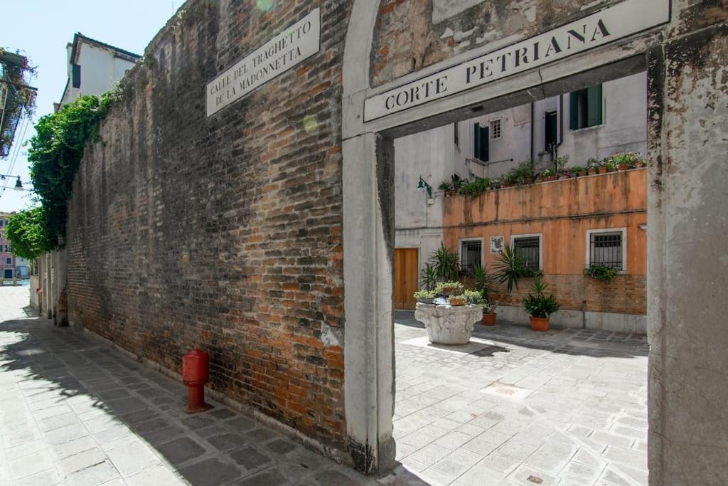 Alma - Rialto Bridge Apartment Venedig